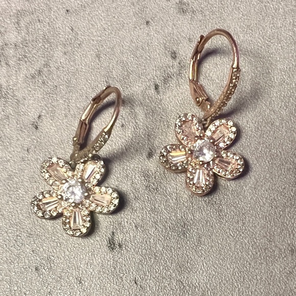 Bellesque Boutique Jewelry - 14K Rose Gold Plated Flower Pieced Earrings